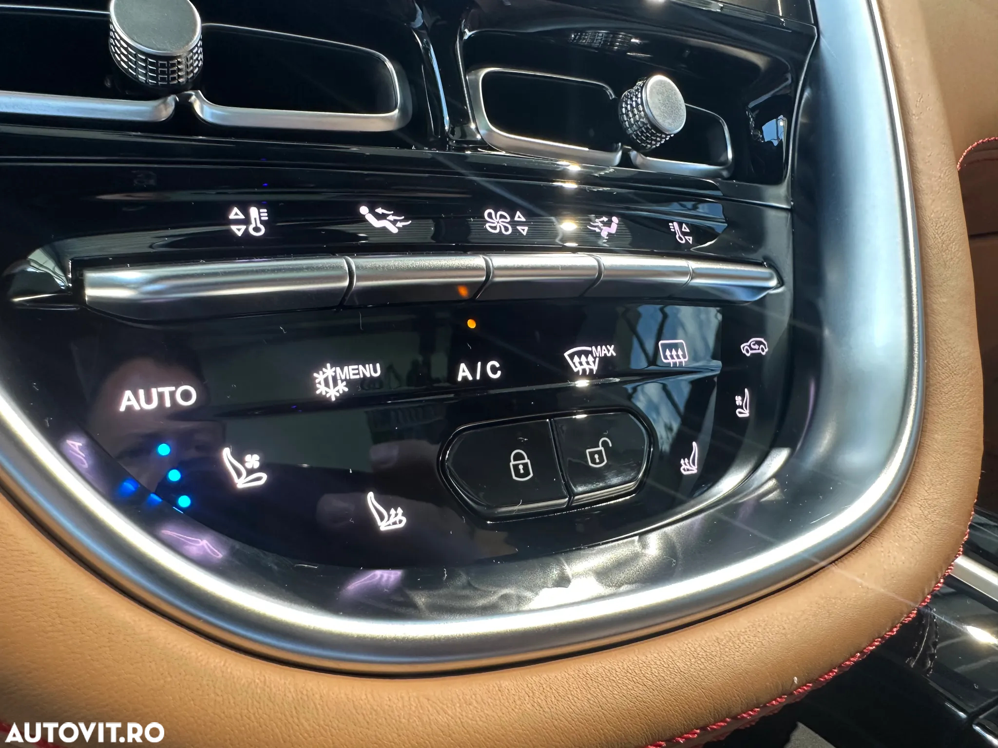 Aston Martin DBX - 20