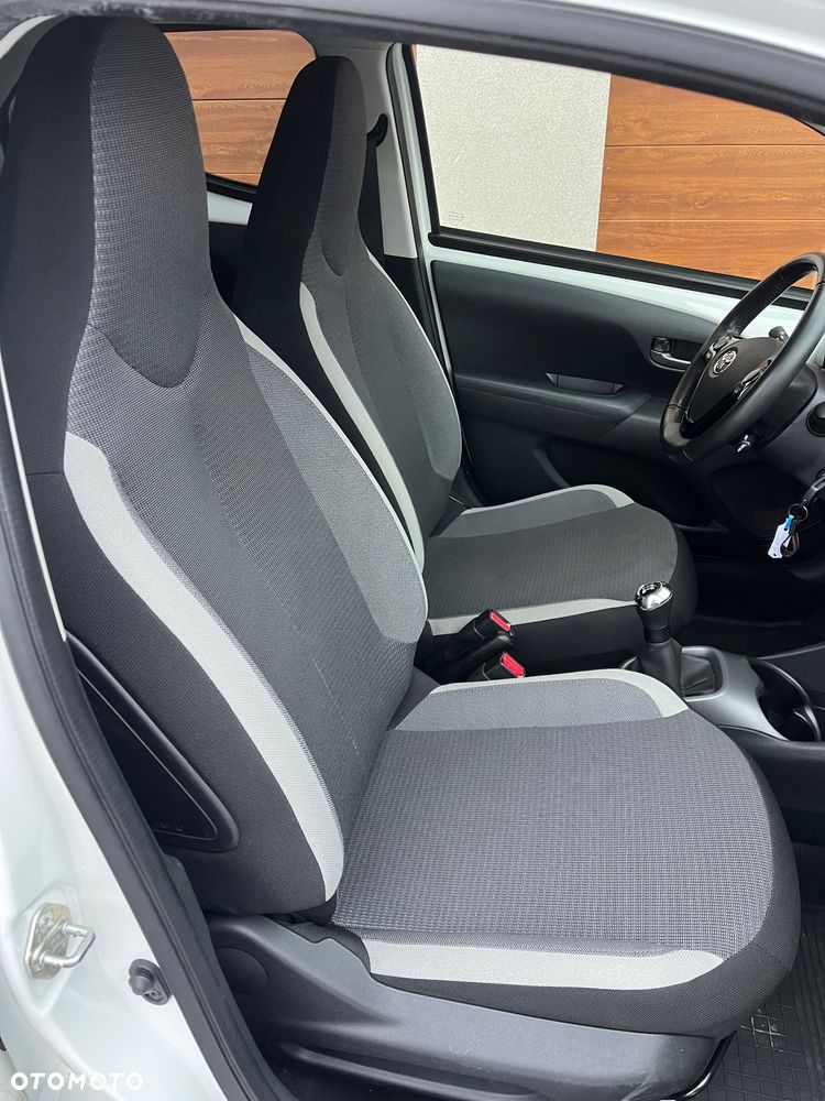 Toyota Aygo x-play connect - 13