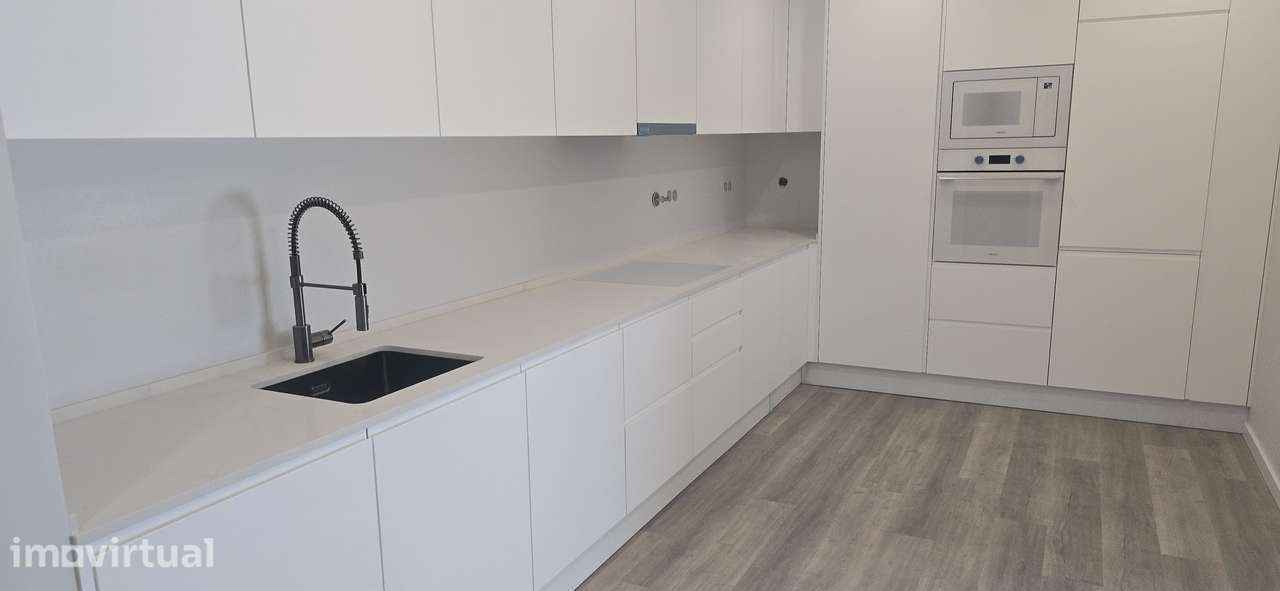 Moradia nova em construção. - Grande imagem: 4/21