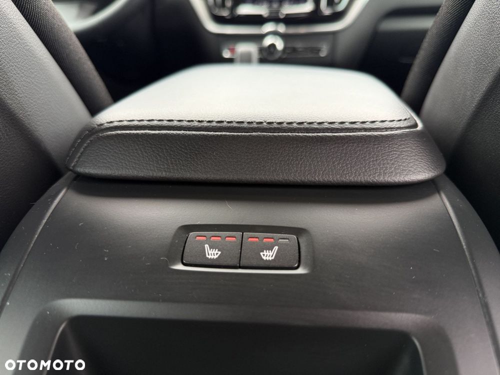 Volvo XC 60 B4 D AWD Core - 21