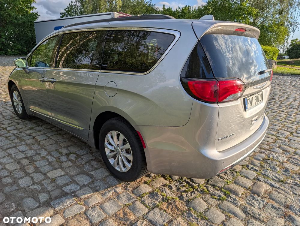 Chrysler Pacifica - 4