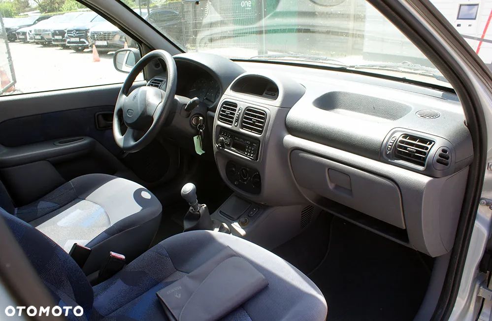 Renault Clio 1.4 RT - 11
