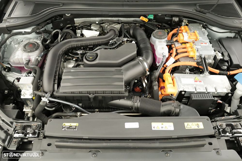 VW Passat Variant 1.5 TSI eHybrid DSG - 24