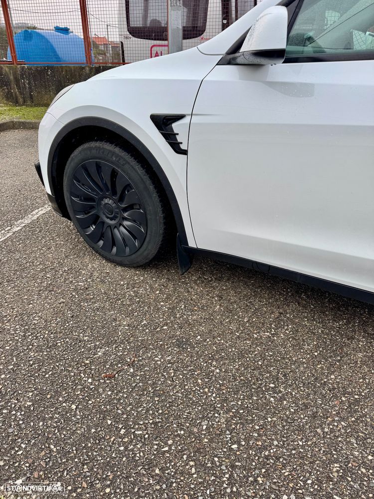 Tesla Model Y - 11