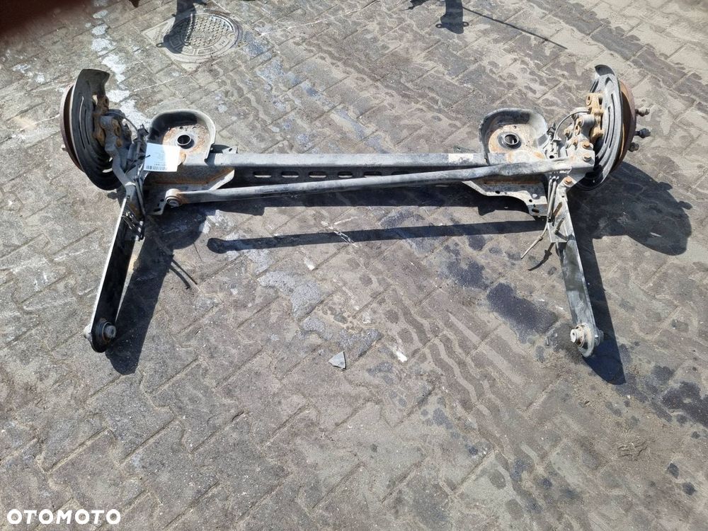 BELKA / SANKI TYŁ RENAULT TRAFIC III - 2