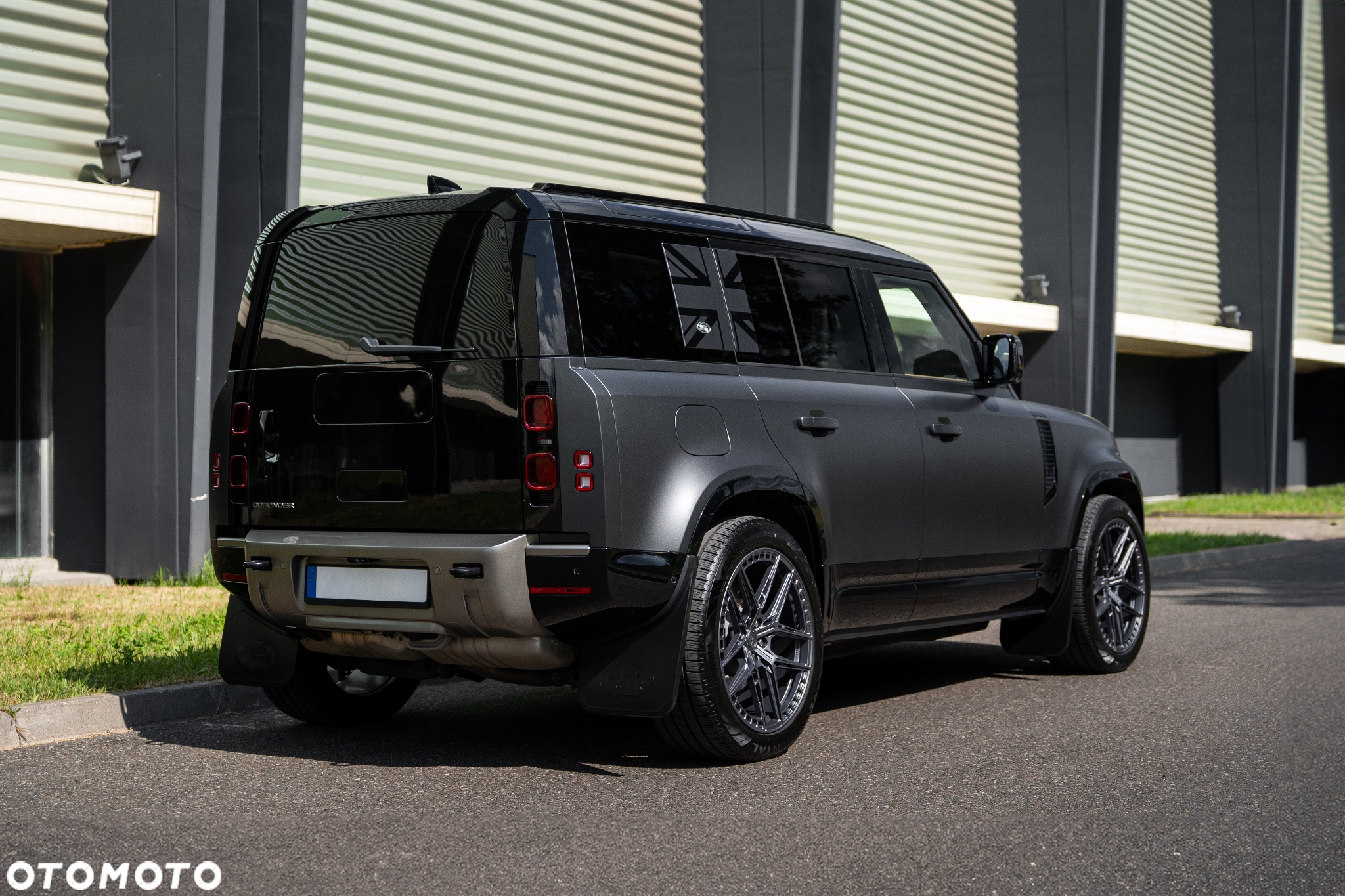 Land Rover Defender - 8