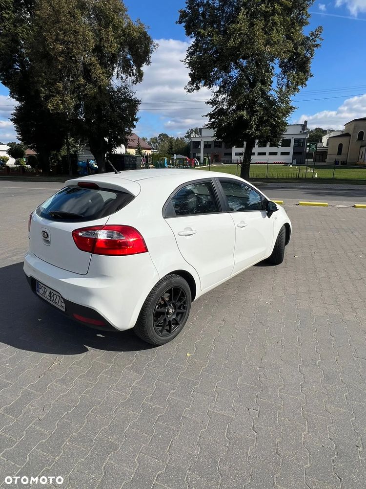 Kia Rio - 4