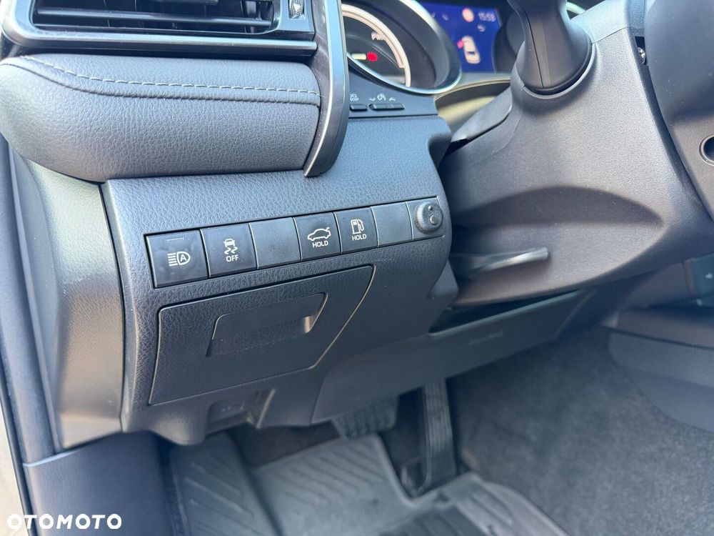 Toyota Camry 2.5 Hybrid Comfort CVT - 25