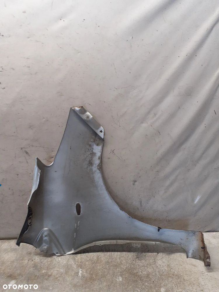 * Błotnik PRZÓD PRZEDNI  LEWY TOYOTA YARIS II 1E7 SREBRNY - 4