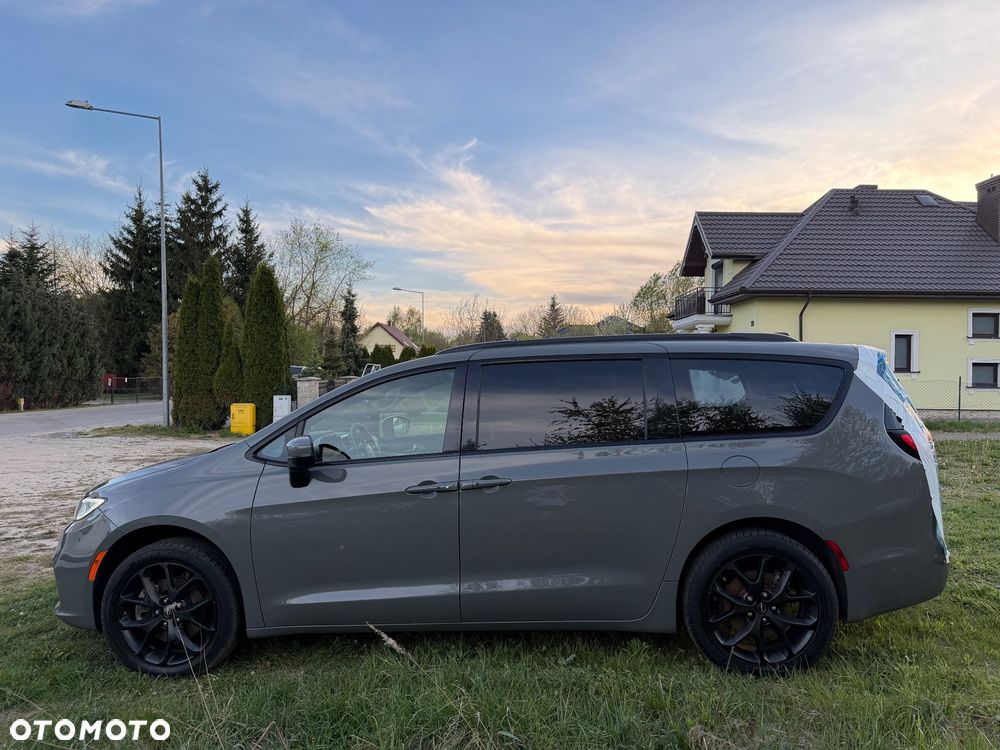 Chrysler Pacifica - 17
