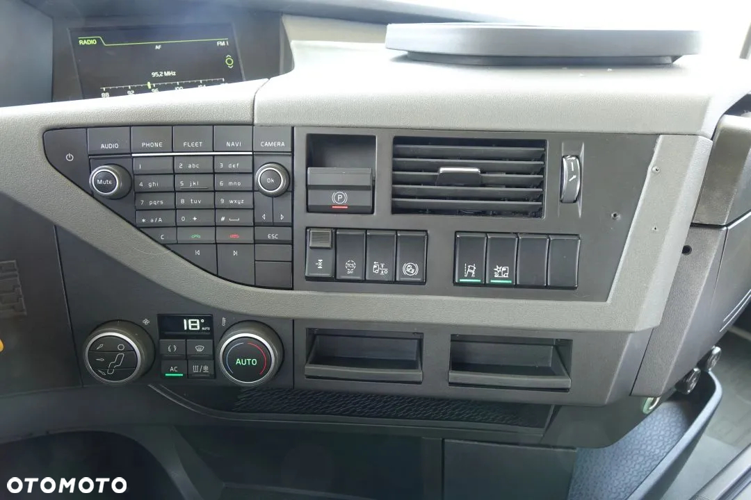 Volvo FH 500 GLOBETROTTER / STANDARD/ AUTOMAT / EURO 6 / LODÓWKA / KLIMATYZACJA POSTOJOWA/ 2 ZBIORNIKI PALIWA - 30