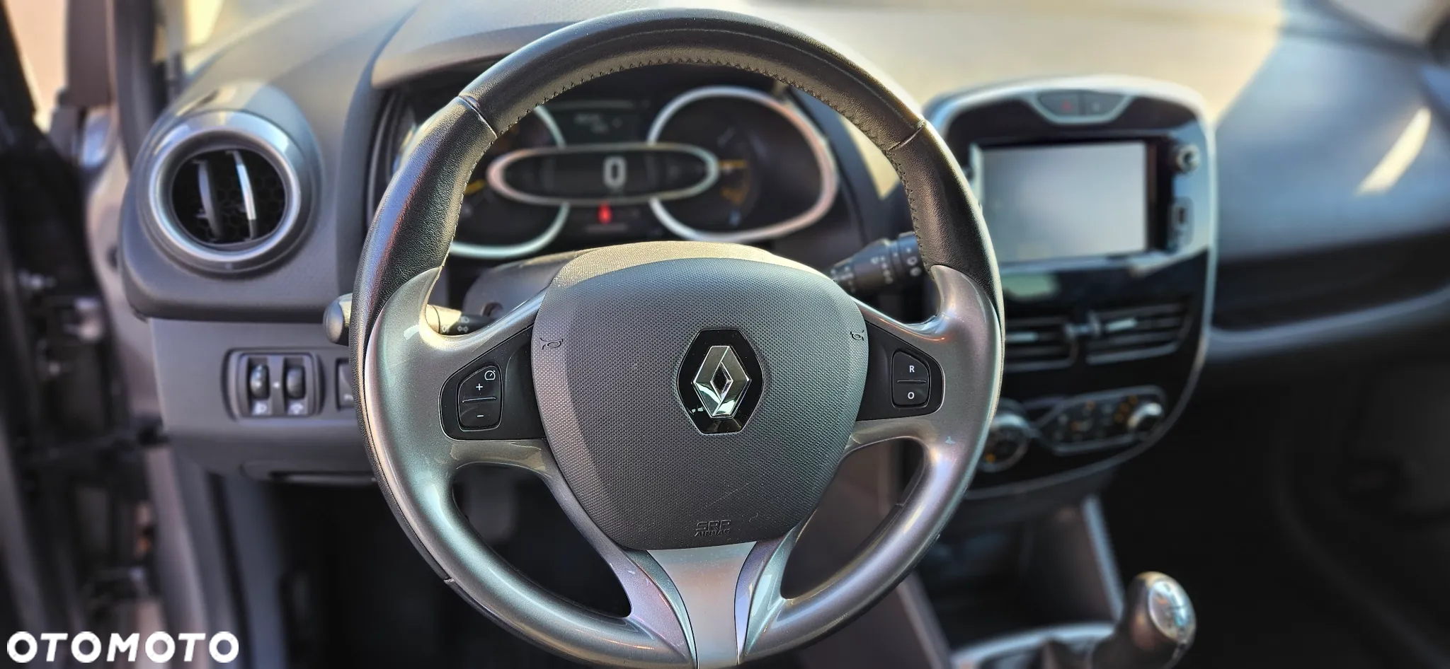 Renault Clio 1.2 16V 75 Limited - 24