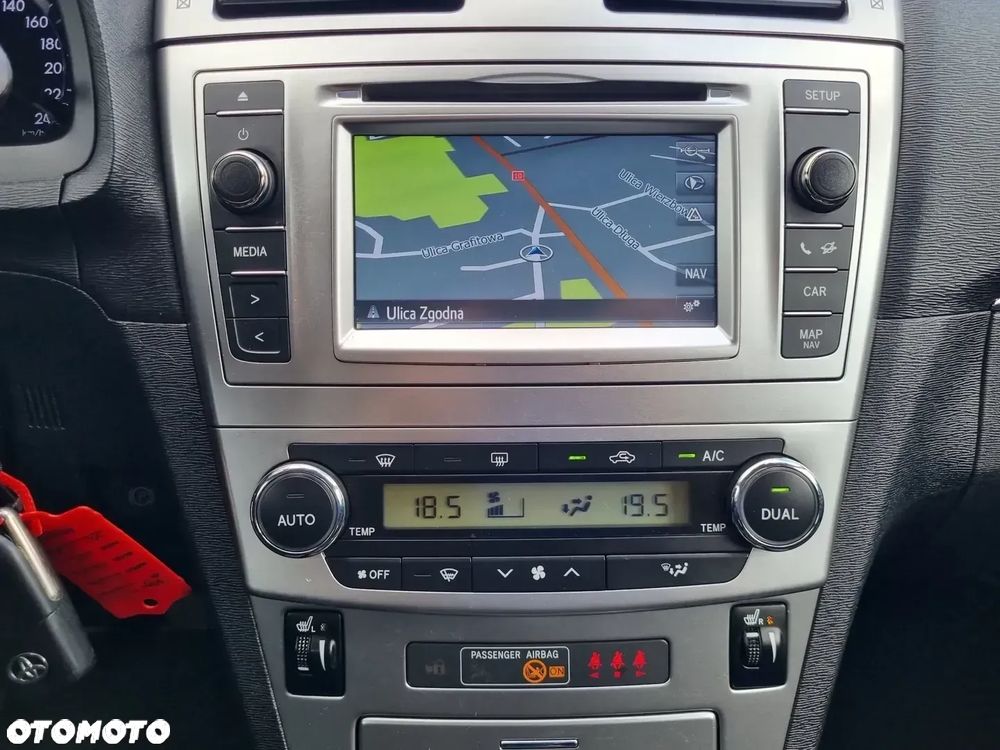 Toyota Avensis 1.8 Premium - 19