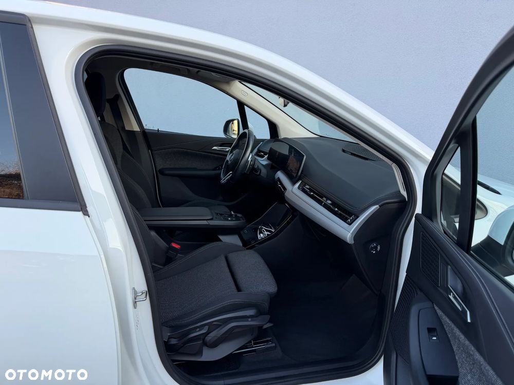 BMW Seria 2 218d - 9