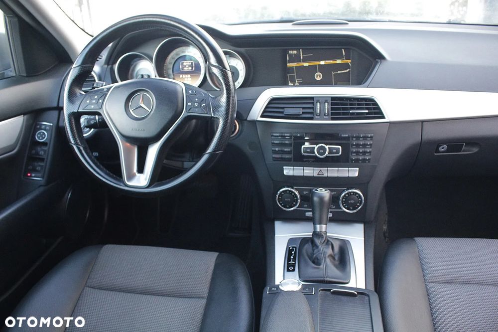 Mercedes-Benz Klasa C 180 CGI Automatik BlueEFFICIENCY Avantgarde - 12