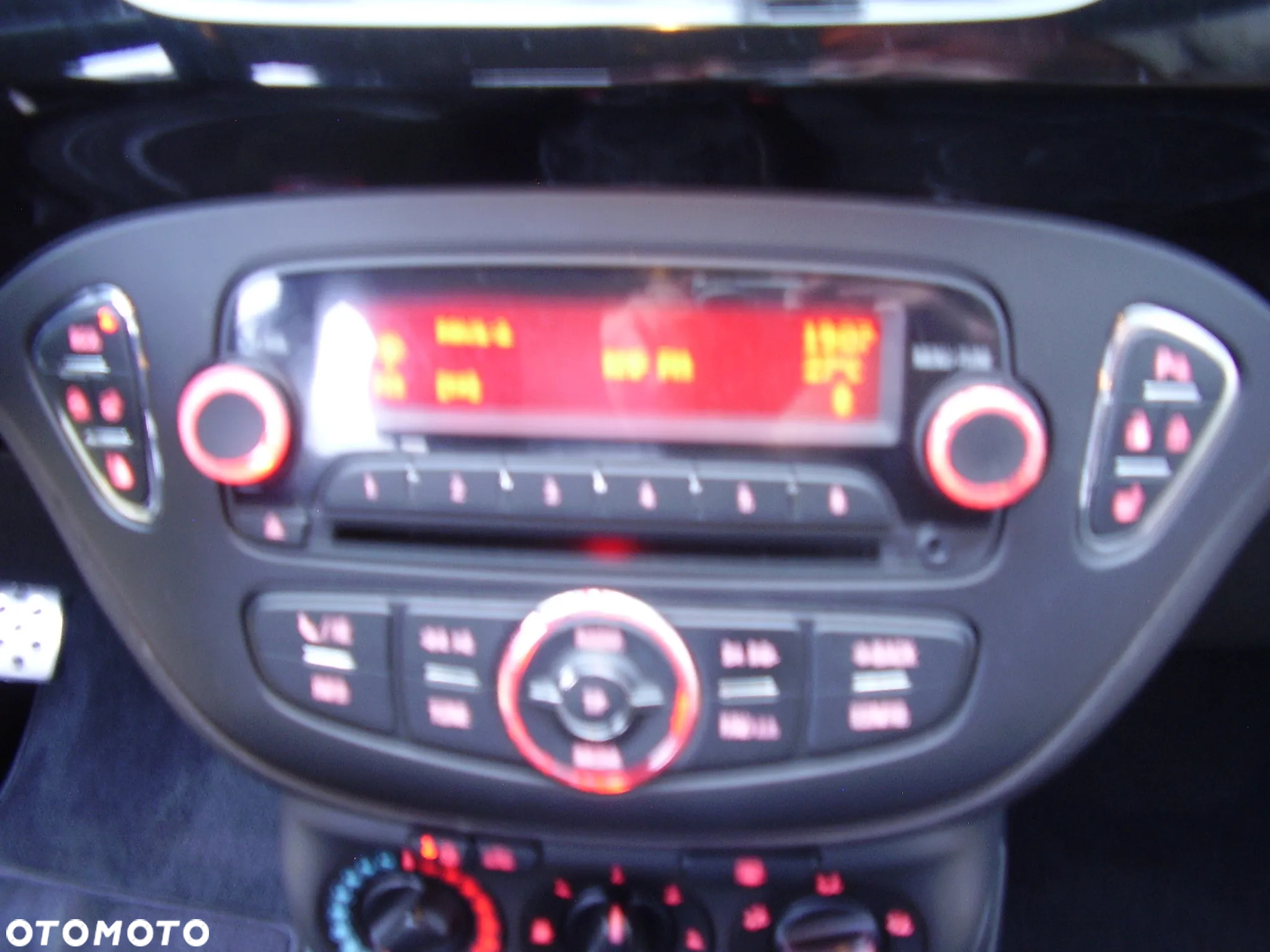 Opel Corsa 1.4 T Cosmo S&S - 36