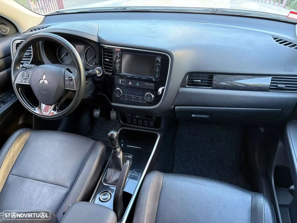 Mitsubishi Outlander 2.2 DI-D Instyle Navi - 33