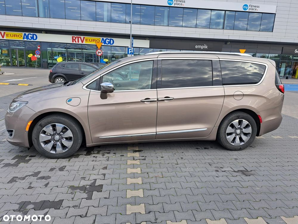 Chrysler Pacifica - 5