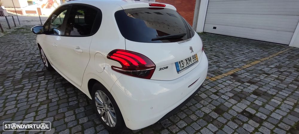 Peugeot 208 1.2 PureTech Signature - 25