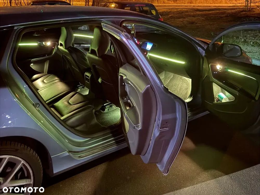 Volvo V60 D2 Drive-E Momentum - 34