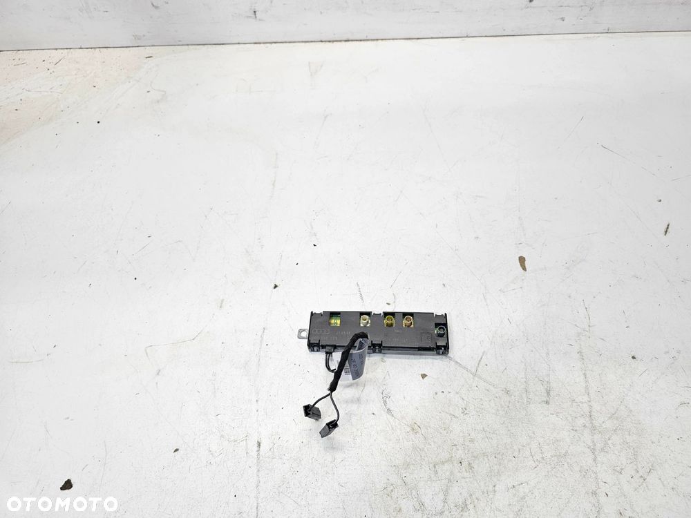 ANTENA WZMACNIACZ ANTENOWY AUDI A5 8T CABRIO 8F0035225 - 1