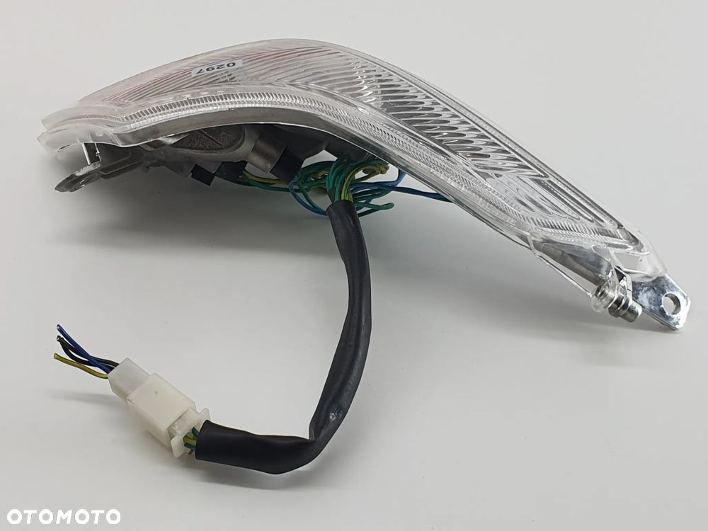LAMPA TYL PRAWA KIERUNKOWSKAZ  PEUGEOT E-VIVACITY - 8