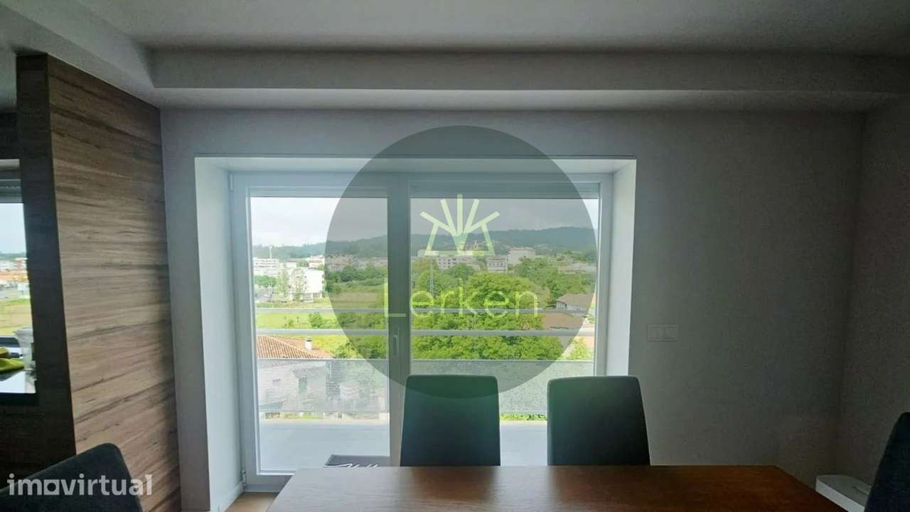 T3 Duplex seminovo com garagem e varanda | Vila Verde (Barbudos) - Grande imagem: 4/10
