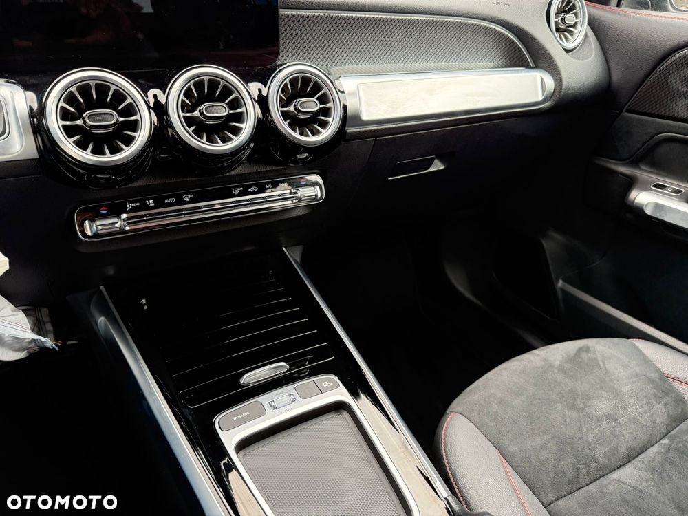 Mercedes-Benz GLB 200 AMG Line 7G-DCT - 22