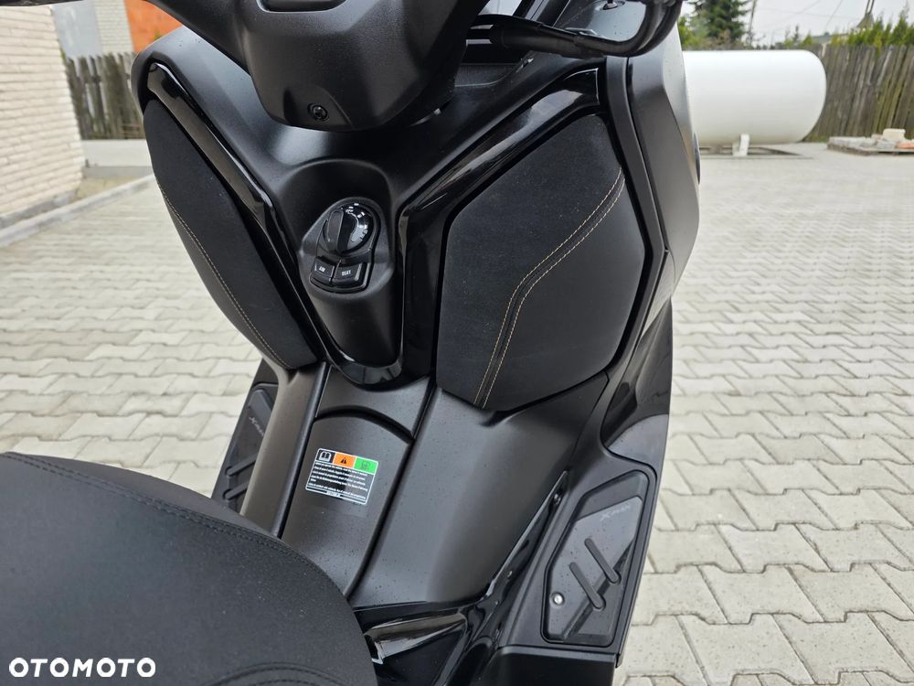 Yamaha X-max - 20