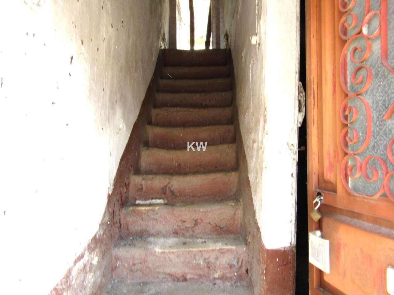 Casa de aldeia para recuperar com + - 100m2 área bruta - Grande imagem: 2/27