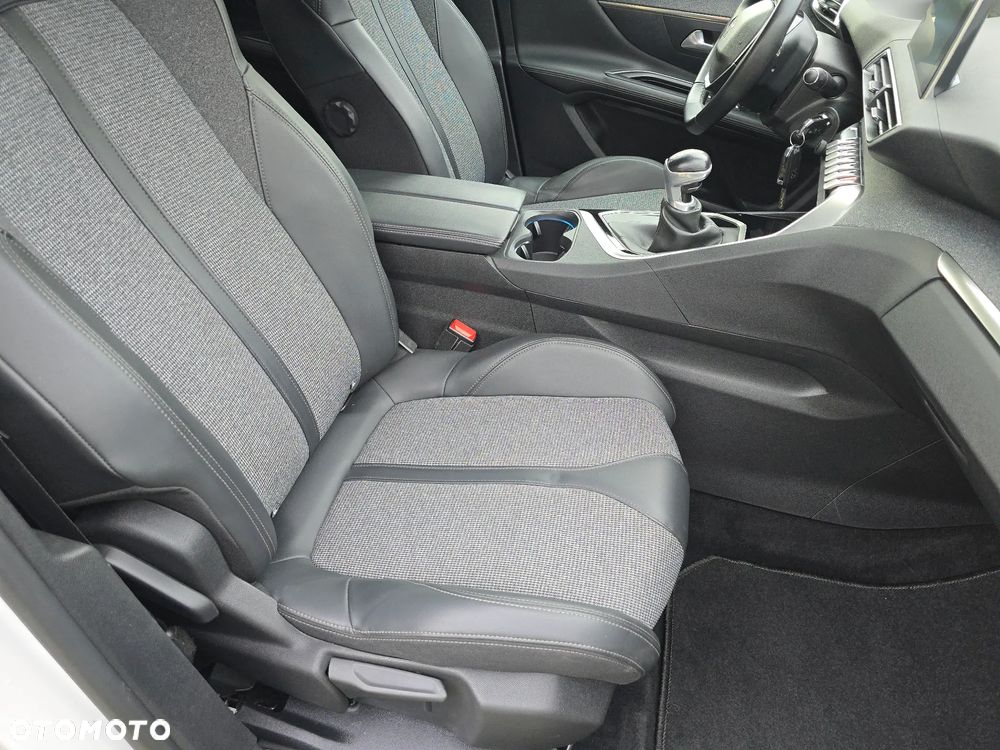 Peugeot 3008 1.5 BlueHDi Allure S&S - 21
