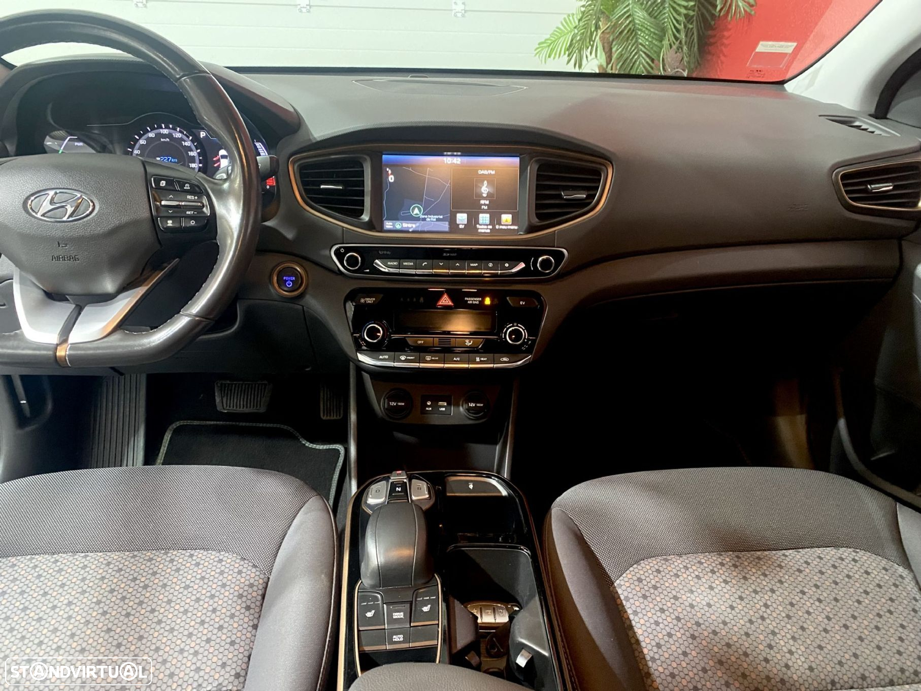 Hyundai Ioniq EV 28kWh Eletric Tech - 34