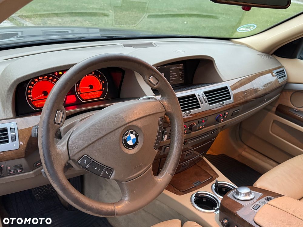 BMW Seria 7 735i L - 8