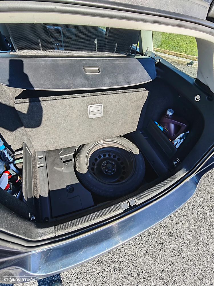 VW Passat Variant 2.0 TDI Confortline DSG - 17