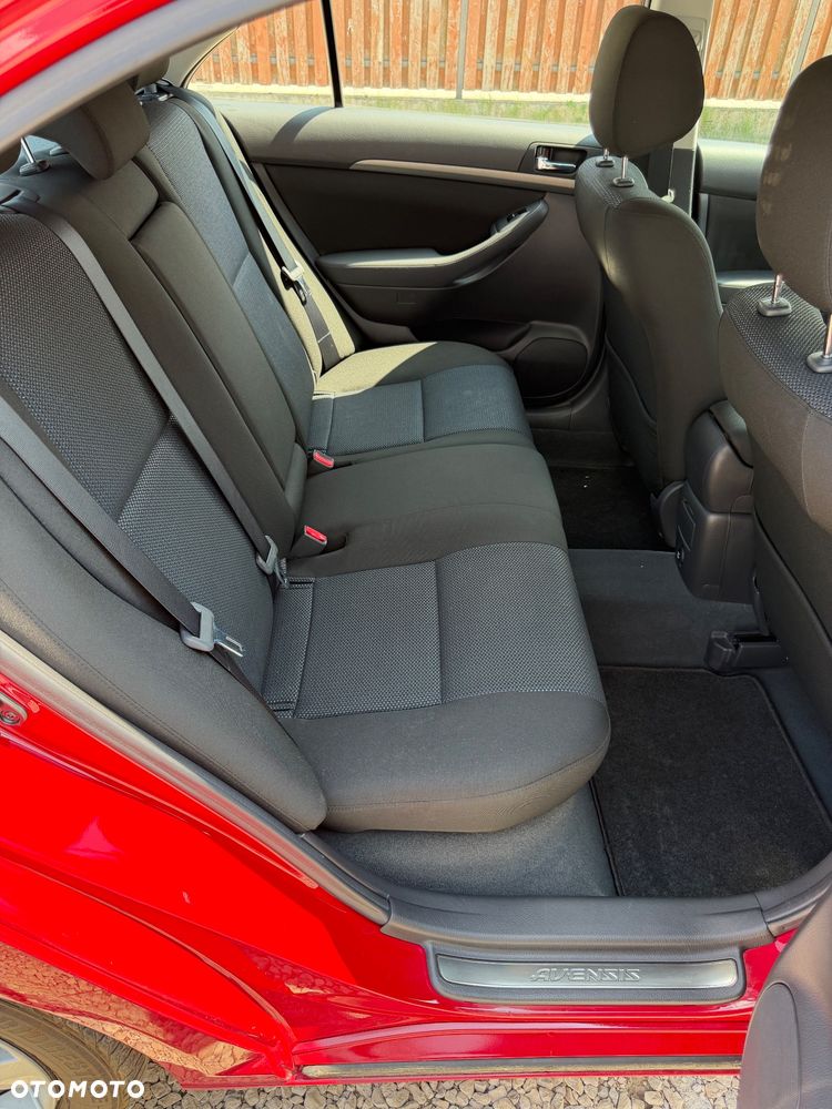 Toyota Avensis 2.0 VVT-i Sol - 17