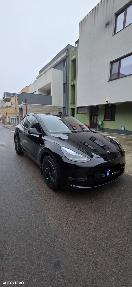 Tesla Model Y - 2