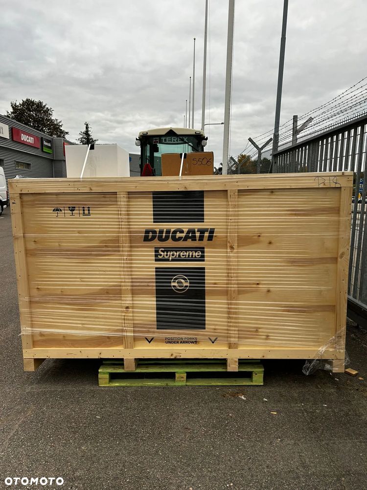 Ducati Streetfighter V4 - 4