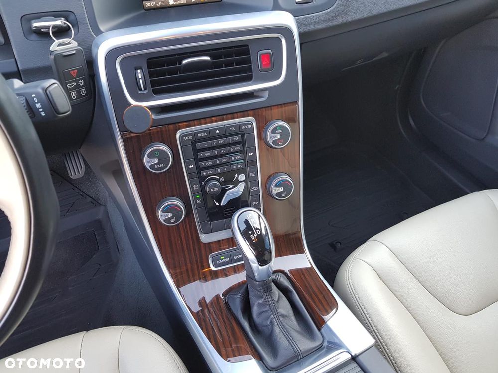 Volvo S60 T5 Drive-E Momentum - 14