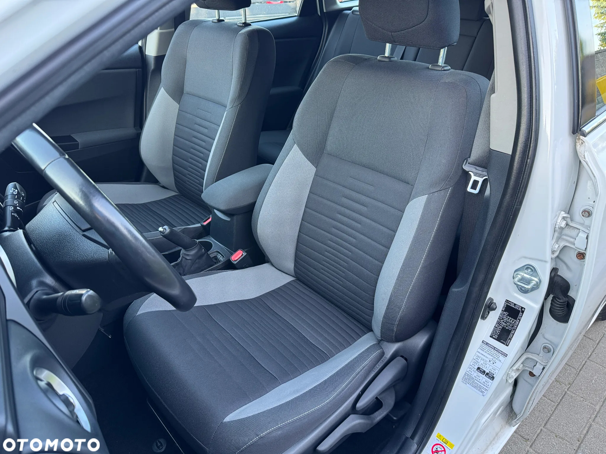 Toyota Auris 1.8 VVT-i Hybrid Automatik Comfort - 13
