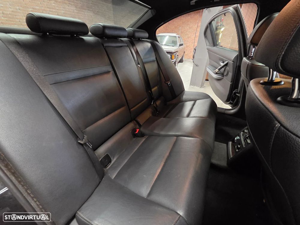 BMW 320 d Navigation Auto - 24