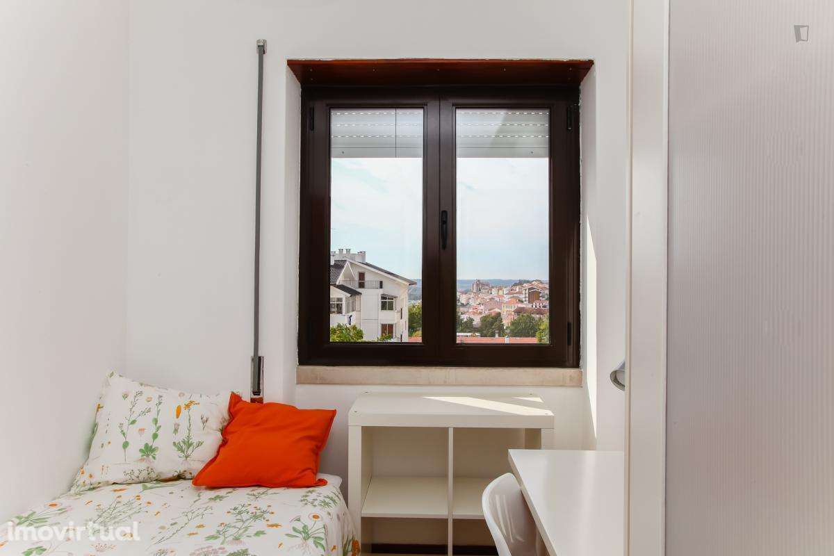Quarto - localizado em Cidral Coimbra - Grande imagem: 2/18