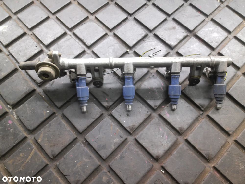 TOYOTA YARIS I 1.0 LISTWA WTRYSKOWA WTRYSKI KOMPLET 4 SZT 23250-0J010 0280156067 POSIADAM 5 SZT - 10