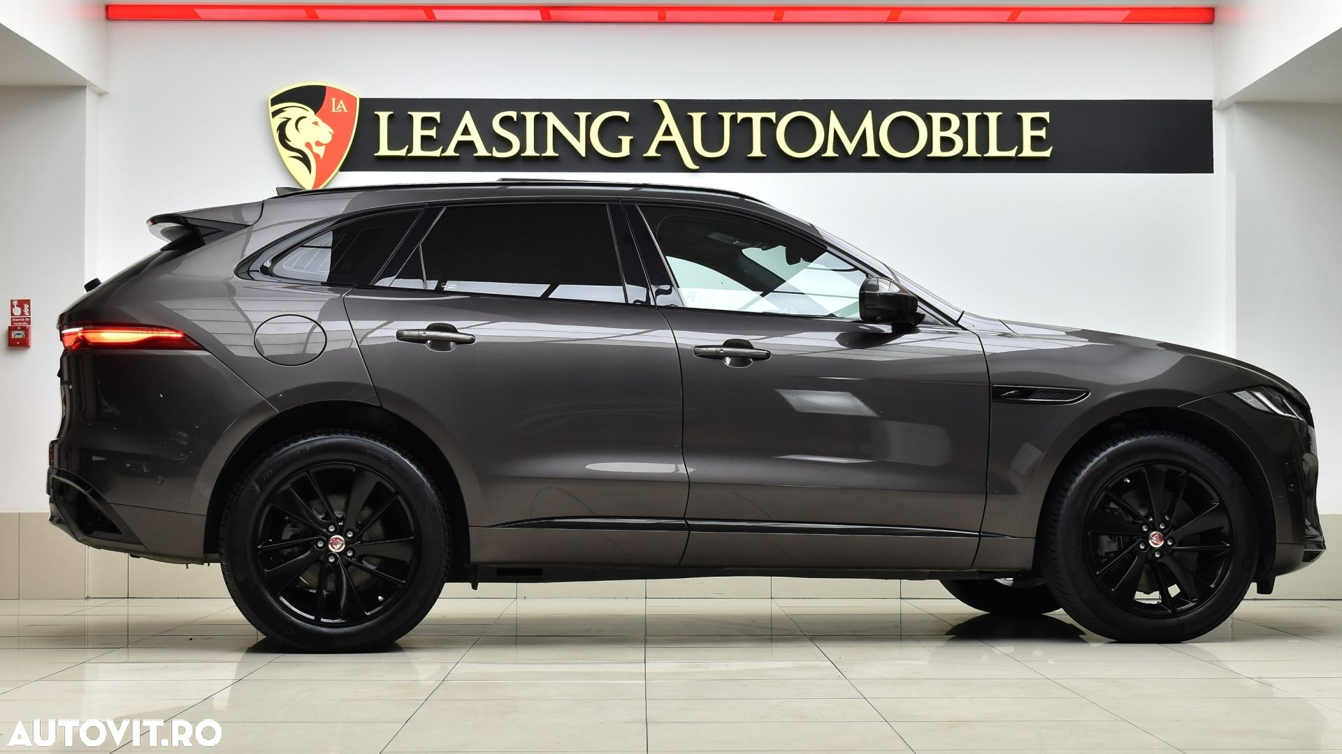 Jaguar F-Pace P400e AWD R-Dynamic SE - 7