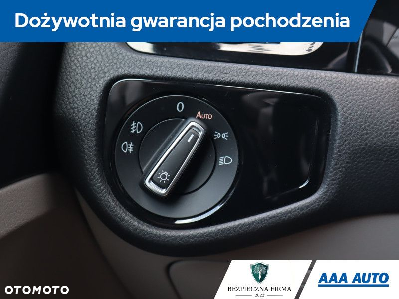 Volkswagen Golf - 20