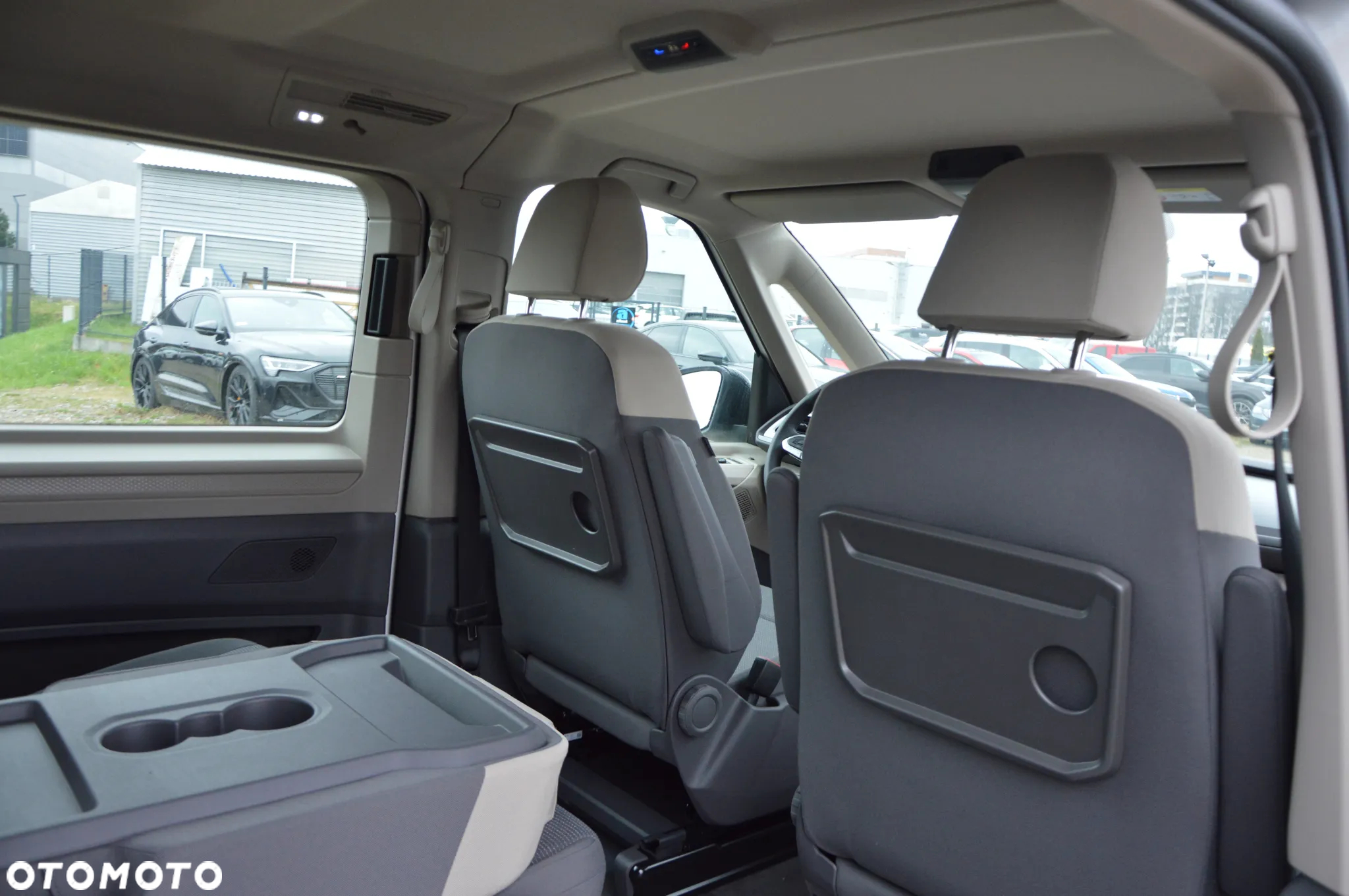 Volkswagen Multivan - 16