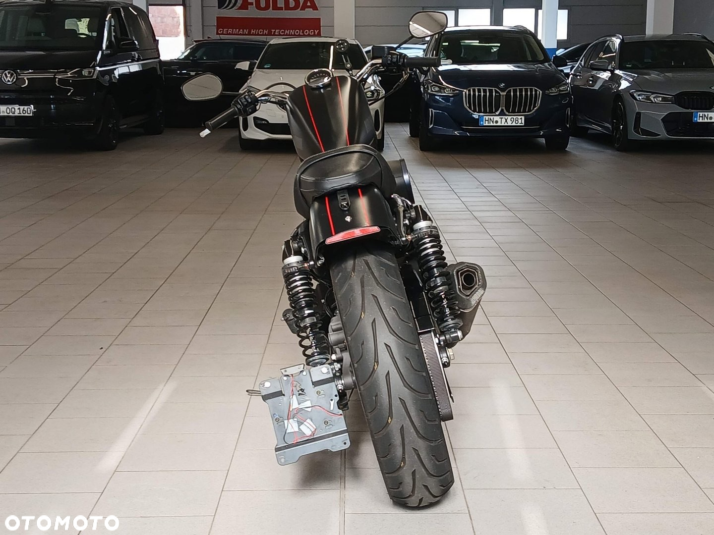 Harley-Davidson Sportster Roadster 1200R - 10