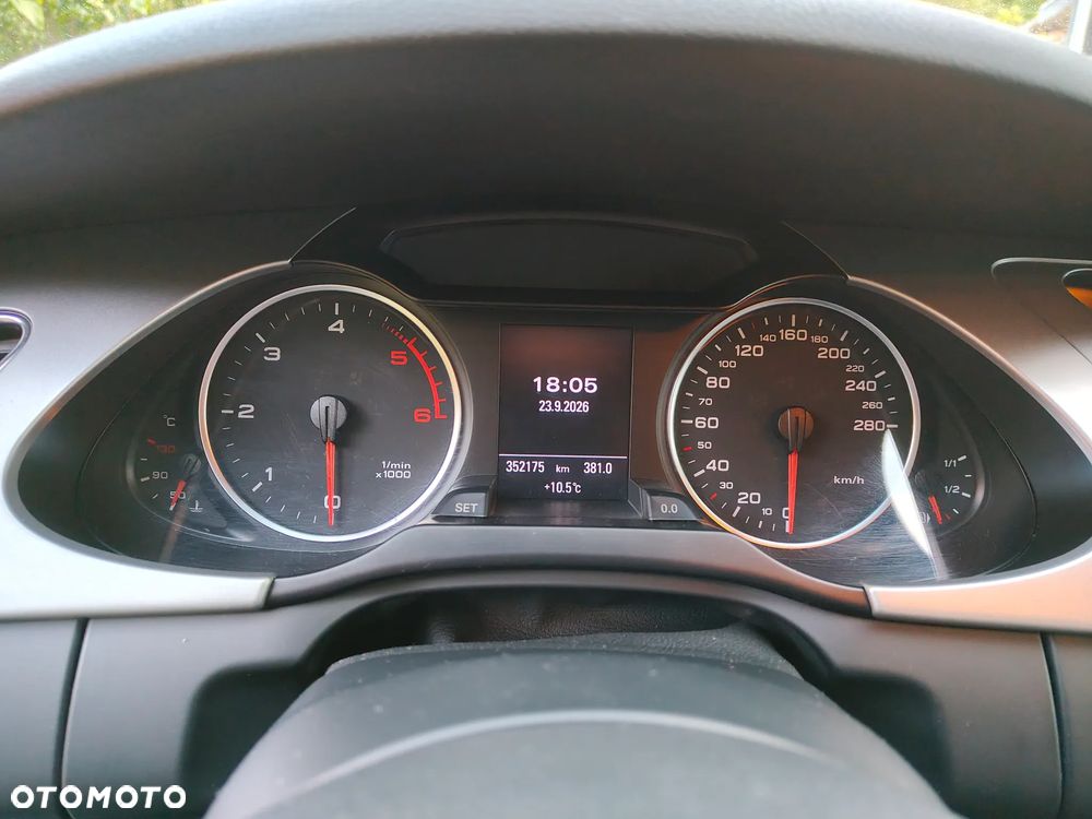 Audi A4 Limousine - 8