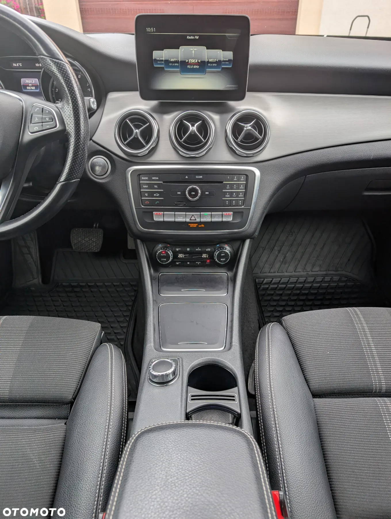 Mercedes-Benz GLA 200 7G-DCT - 29