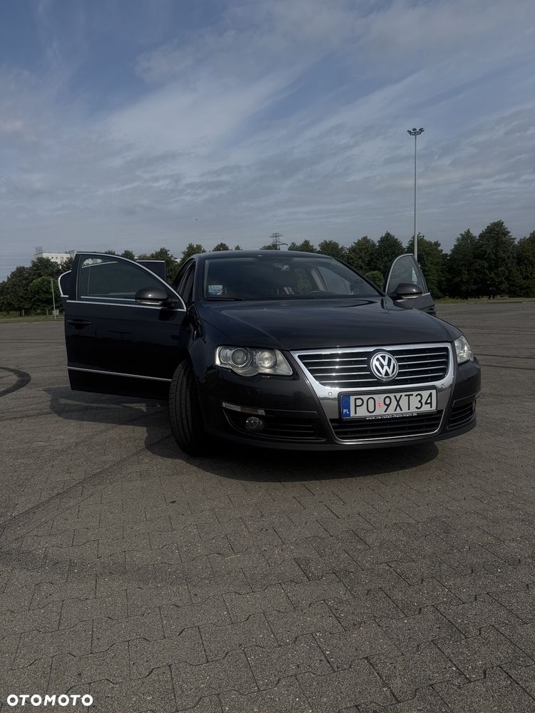 Volkswagen Passat 2.0 TDI DPF Highline - 23