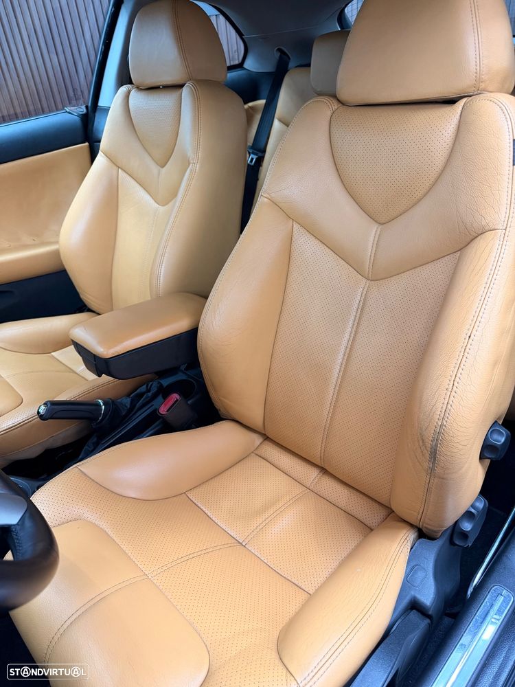 Alfa Romeo GT 1.9 JTD M-JET Distinctive - 36